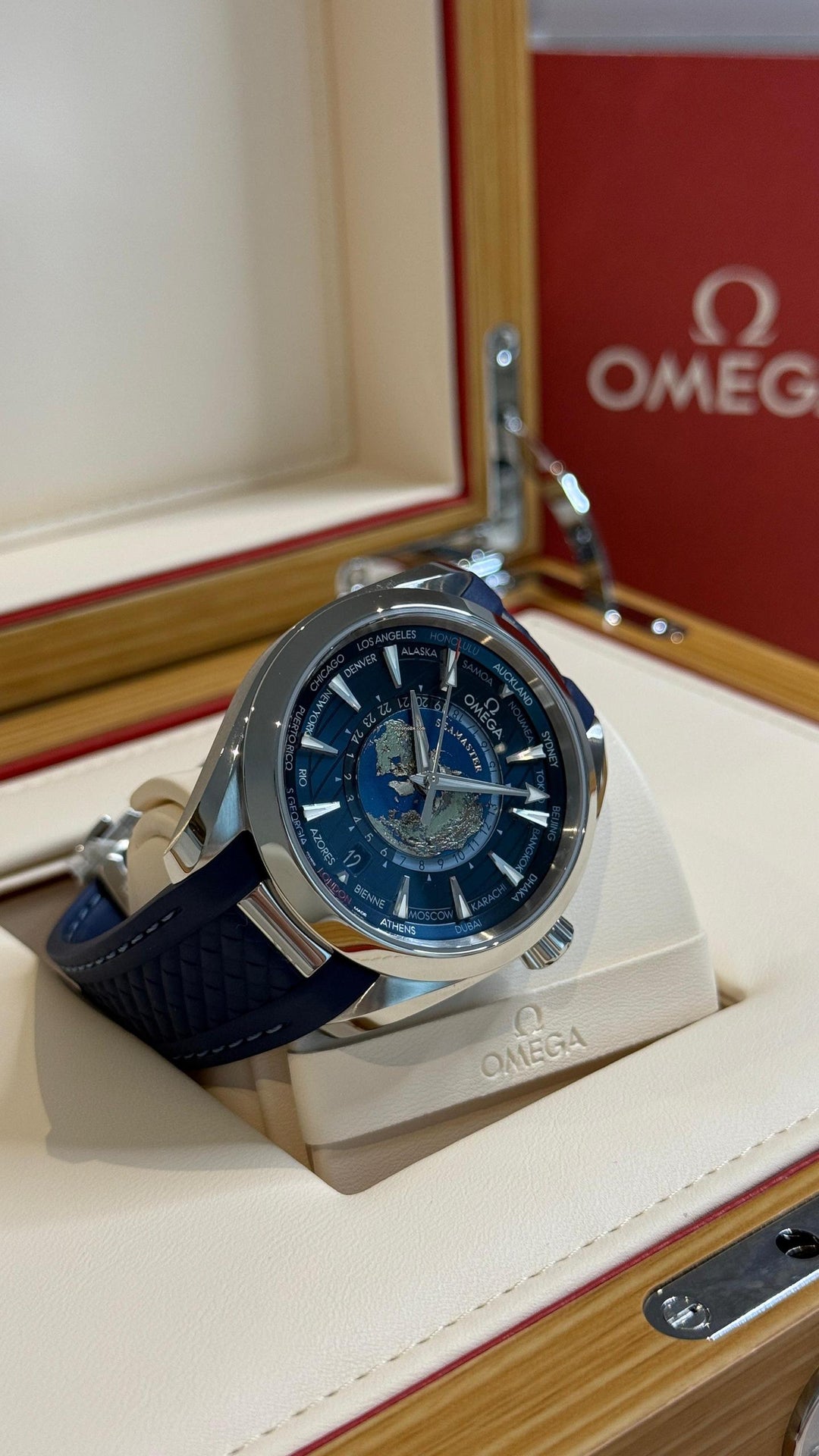 Omega Seamaster Aqua Terra Worldtimer 220.12.43.22.03.001 (Seamaster Aqua Terra Blue)